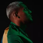 A estreia de Vinicius Souza pelo Wolfsburg foi marcada por um feito memorável.